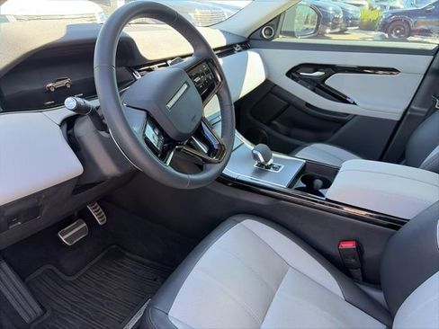 Used 2024 Land Rover Range Rover Evoque Dynamic SE image 5