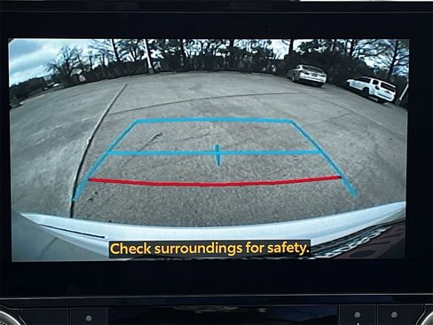 Used 2025 Toyota Highlander XLE image 16