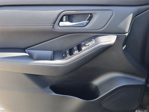 Certified 2025 Nissan Rogue SV w/ SV Premium Package image 15