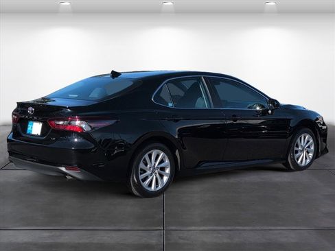 Used 2022 Toyota Camry LE image 7