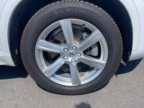 Used 2021 Volvo XC90 T6 Momentum w/ Climate Package image 9