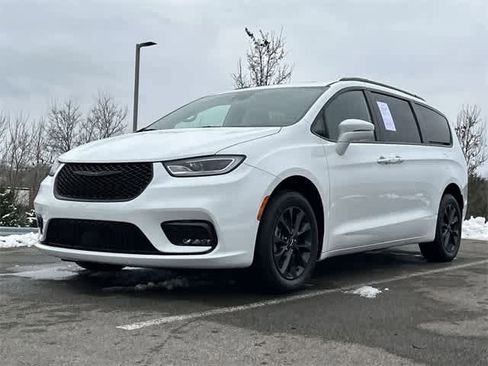 Used 2021 Chrysler Pacifica Limited w/ S Appearance Package image 23