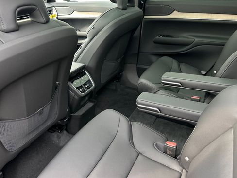 New 2025 Volvo EX90 Plus w/ Protection Package Premier image 12