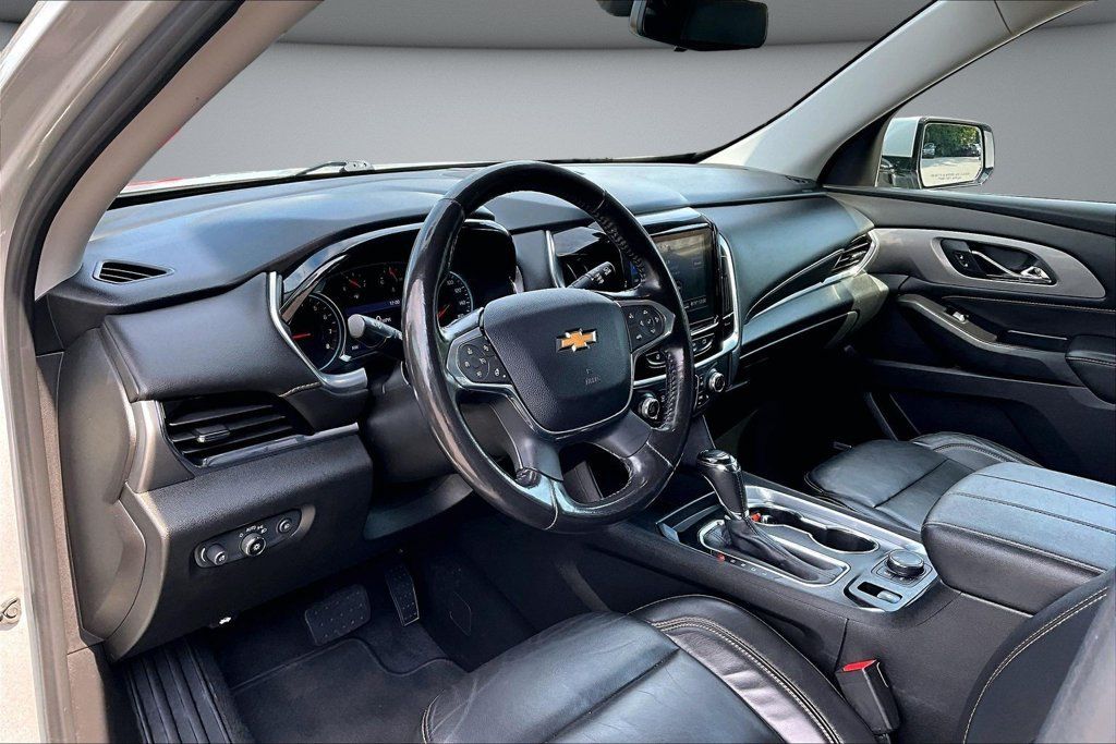 Used 2020 Chevrolet Traverse LT w/ LT Premium Package AWD/4WD image 17