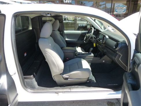 Used 2022 Toyota Tacoma SR image 22