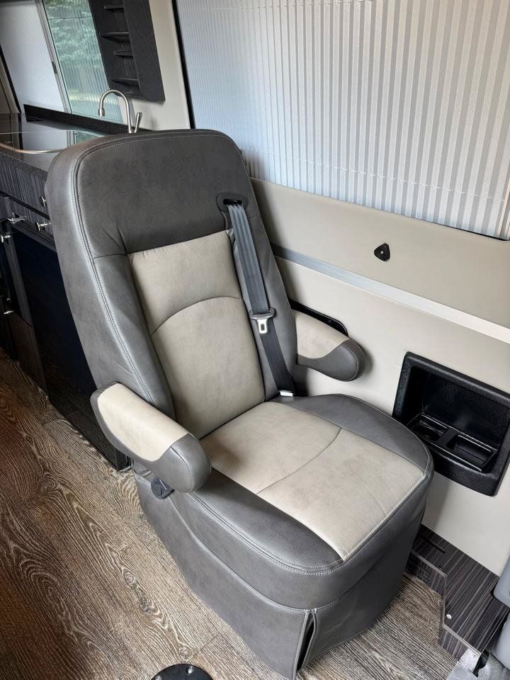 Used 2017 Mercedes-Benz Sprinter 3500 image 55