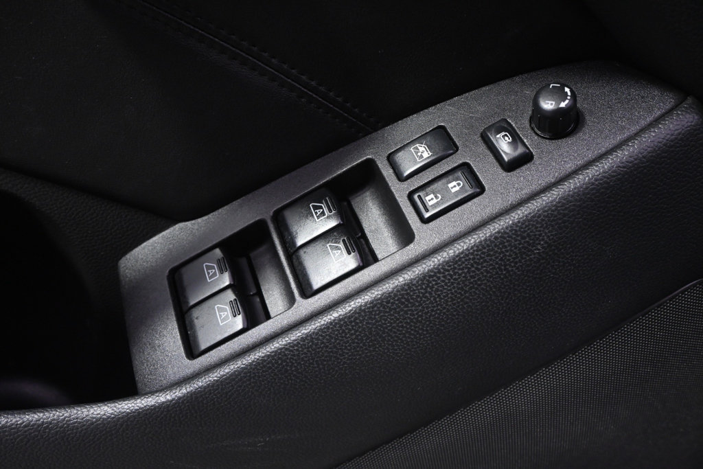 Used 2013 INFINITI G37 Convertible w/ Premium Pkg RWD image 21