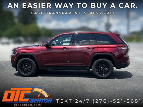Used 2025 Jeep Grand Cherokee Altitude AWD/4WD image 6