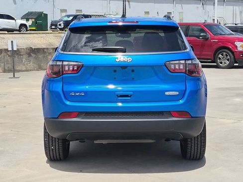 Used 2025 Jeep Compass Latitude AWD/4WD image 5