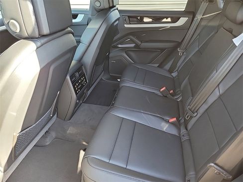 Used 2025 Porsche Cayenne image 12