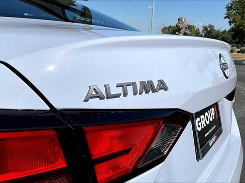New 2025 Nissan Altima 2.5 SR image 15