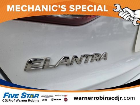 Used 2017 Hyundai Elantra SE FWD image 12