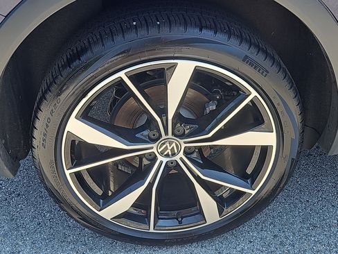 Certified 2023 Volkswagen Tiguan SEL R-Line AWD/4WD image 33