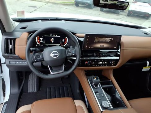 New 2026 Nissan Pathfinder Platinum image 9