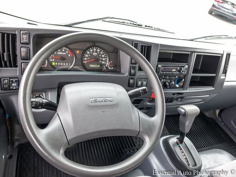 Used 2018 Isuzu NPR RWD image 10