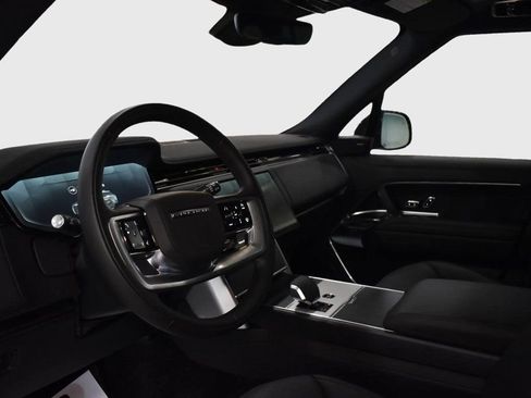 Used 2025 Land Rover Range Rover SE image 33