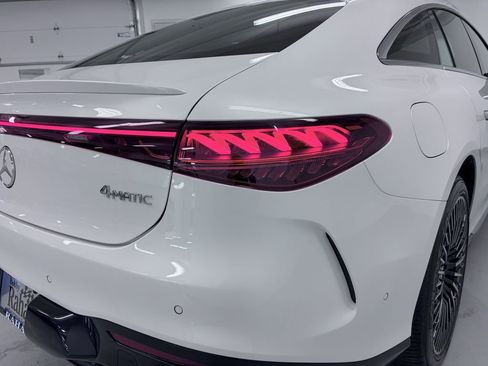 Used 2022 Mercedes-Benz EQS 580 4MATIC Sedan image 9