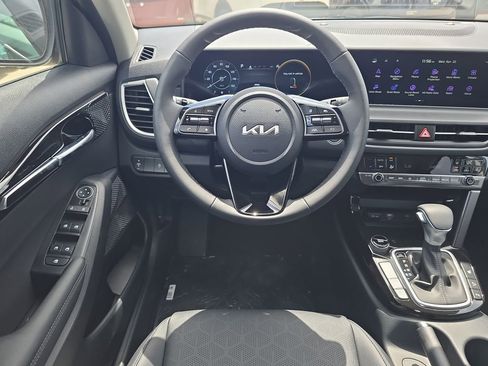 New 2026 Kia Seltos EX FWD image 13