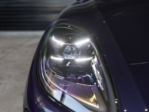 Certified 2026 Porsche Macan AWD/4WD image 10