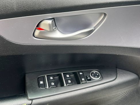 Used 2022 Kia Forte LXS FWD image 12
