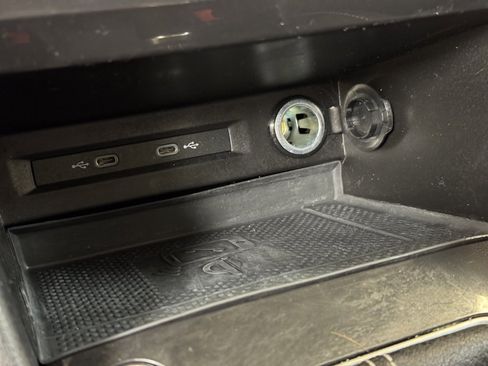 Used 2022 Volkswagen Tiguan SE image 37