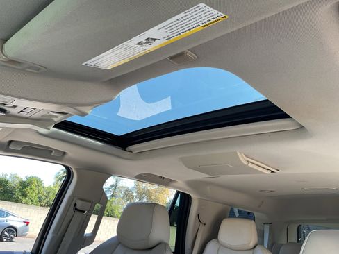 Used 2015 Cadillac Escalade Luxury image 31