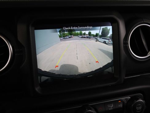 Used 2021 Jeep Wrangler Unlimited Sahara image 26