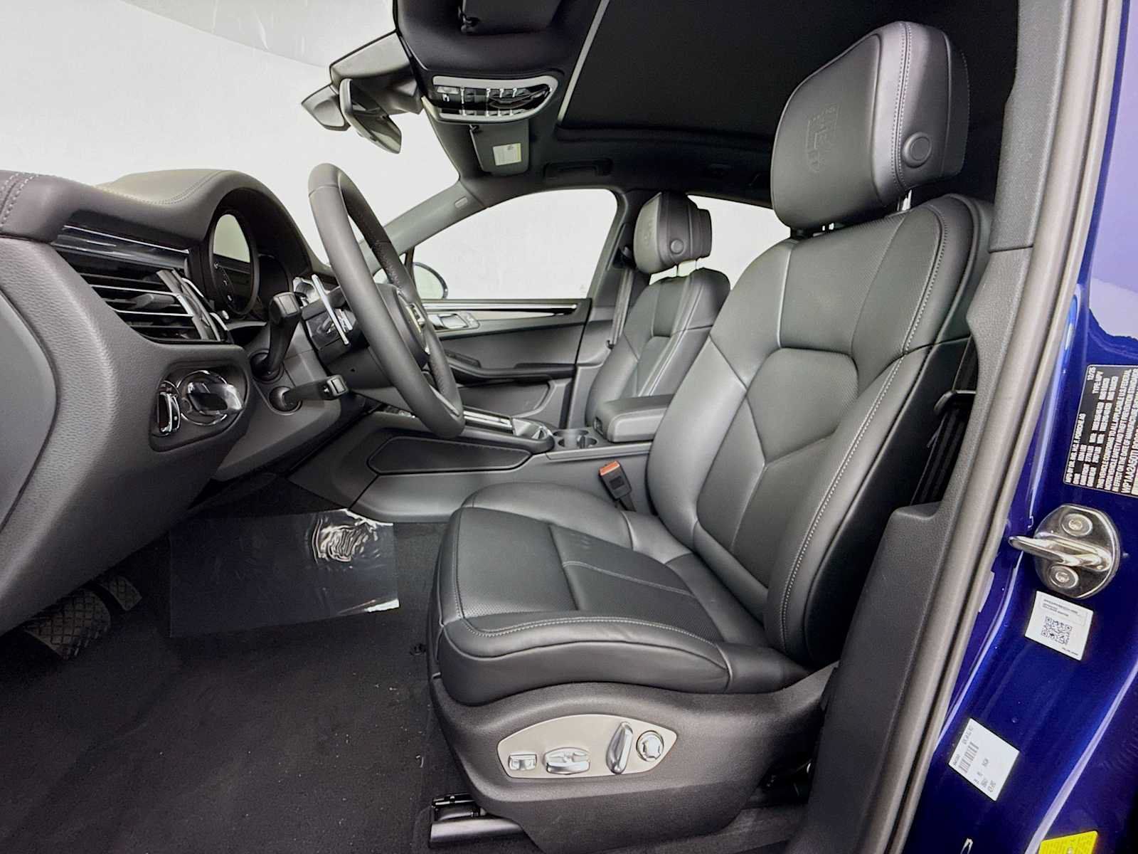 Used 2026 Porsche Macan AWD/4WD image 5