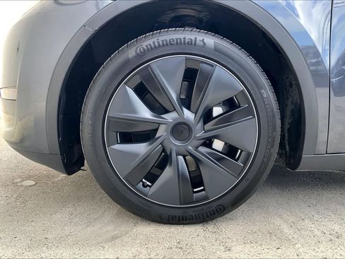 Used 2024 Tesla Model Y 2WD image 7