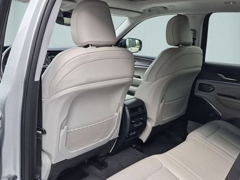 Used 2022 Jeep Grand Cherokee Overland AWD/4WD image 28