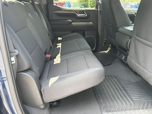 Used 2023 Chevrolet Silverado 1500 LT AWD/4WD image 15