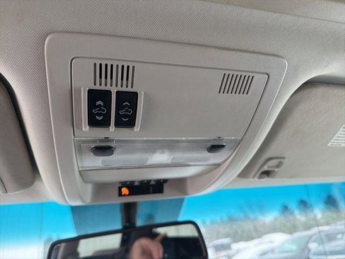 Used 2013 Chevrolet Avalanche LT image 17