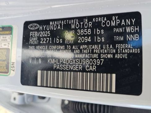 Certified 2025 Hyundai Elantra Limited FWD image 20