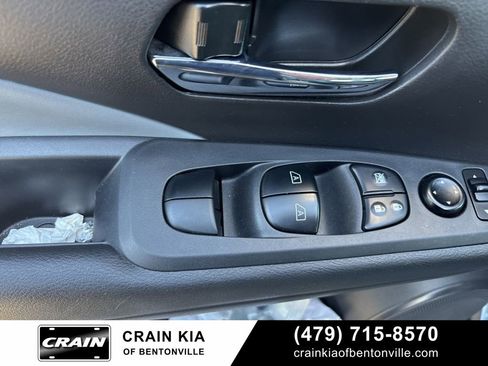 Used 2022 Nissan Kicks SR w/ Premium Package image 15