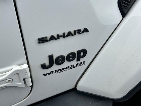 Used 2019 Jeep Wrangler Unlimited Sahara AWD/4WD image 13