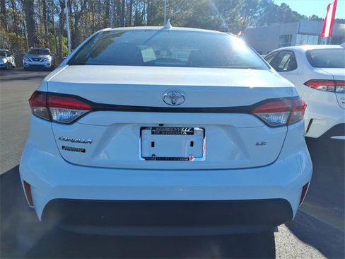 Used 2024 Toyota Corolla LE image 2