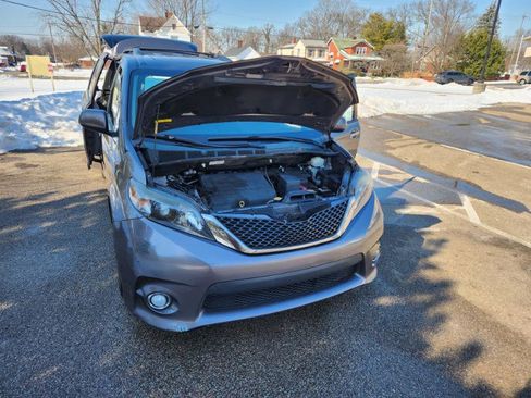 Used 2013 Toyota Sienna SE image 16