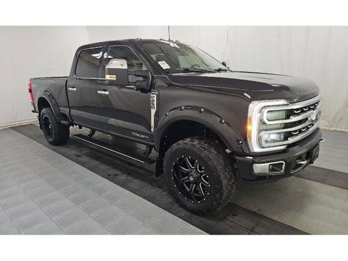 Used 2023 Ford F250 Platinum AWD/4WD image 2