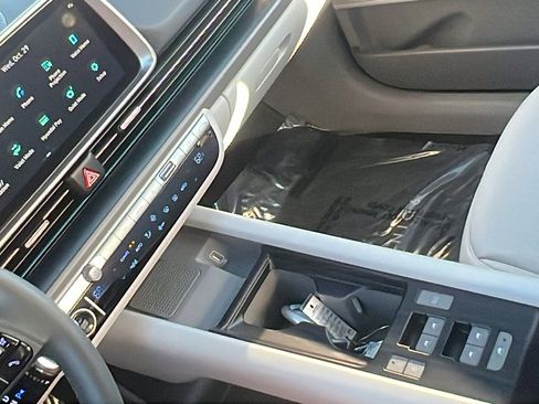 Used 2023 Hyundai Ioniq 6 Limited image 30