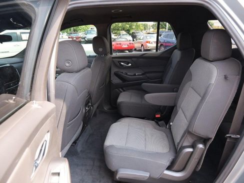 Used 2023 Chevrolet Traverse LT FWD image 11