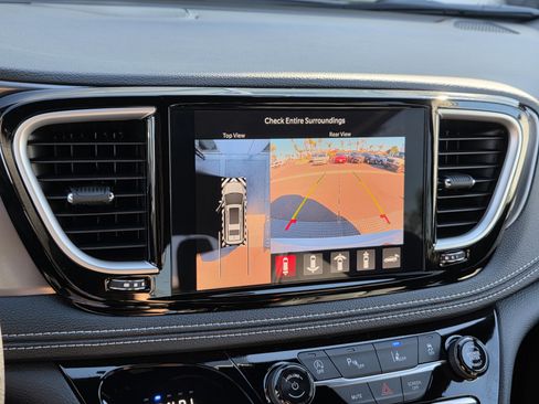 New 2026 Chrysler Pacifica Select image 14