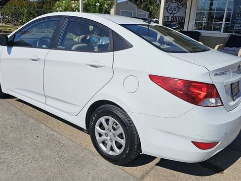 Used 2014 Hyundai Accent GLS FWD image 4