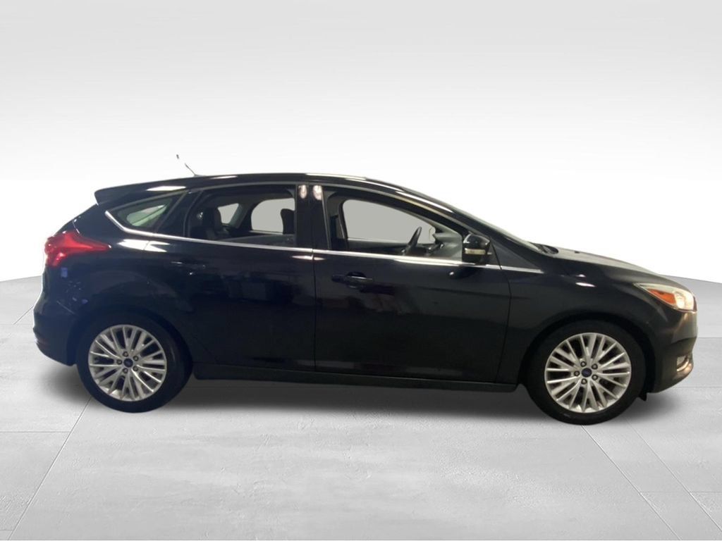 Used 2017 Ford Focus Titanium w/ Titanium Technology Package FWD image 10