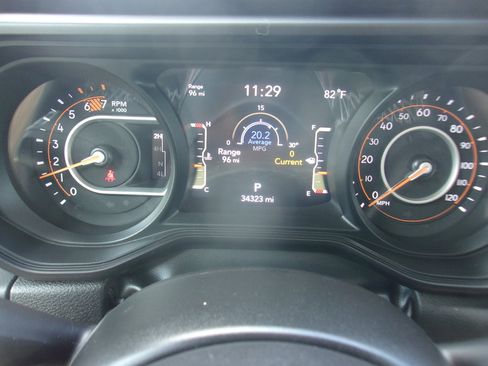 Used 2025 Jeep Wrangler Unlimited Sahara AWD/4WD image 11