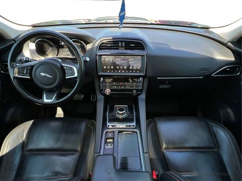 Used 2019 Jaguar F-PACE Prestige AWD/4WD image 37