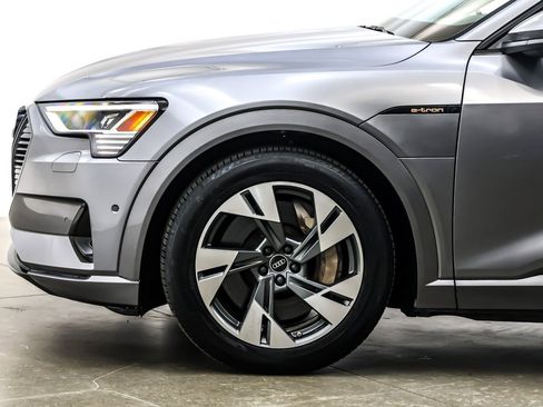 Used 2022 Audi e-tron Premium w/ Convenience Plus Package image 11