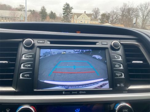 Used 2019 Toyota Highlander XLE image 22