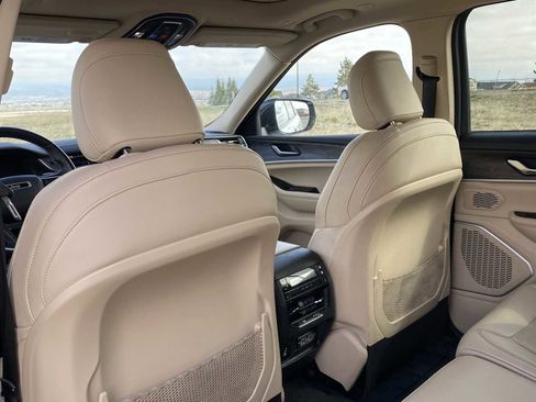 Used 2022 Jeep Grand Cherokee L Limited image 34