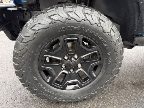 Used 2014 Jeep Wrangler Unlimited Rubicon w/ Dual Top Group image 37