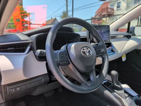 Used 2026 Toyota Corolla LE w/ LE Premium Package FWD image 25